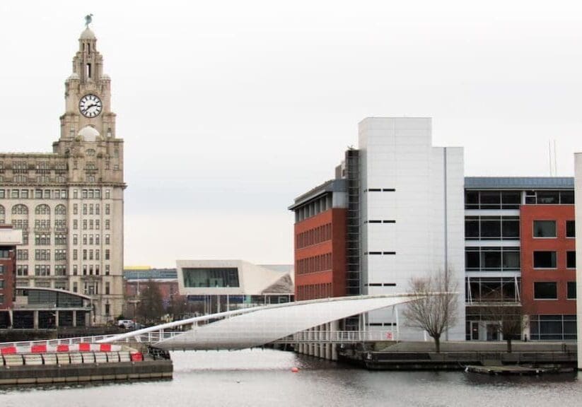 water-channels-liverpool-united-kingdom-modern-buildings-royal-liver-building-cloudy-weather